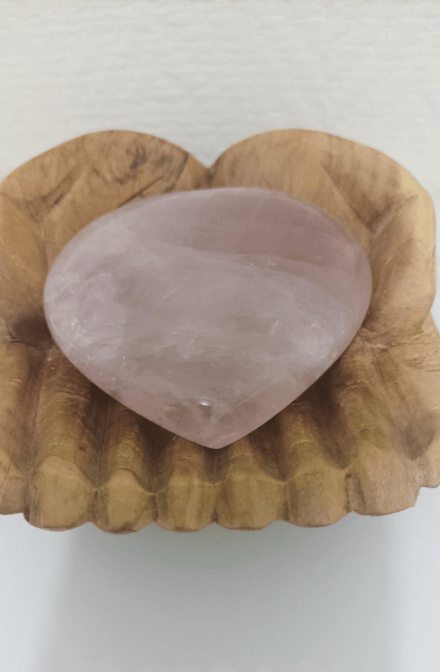 Quartz rose en forme de coeur